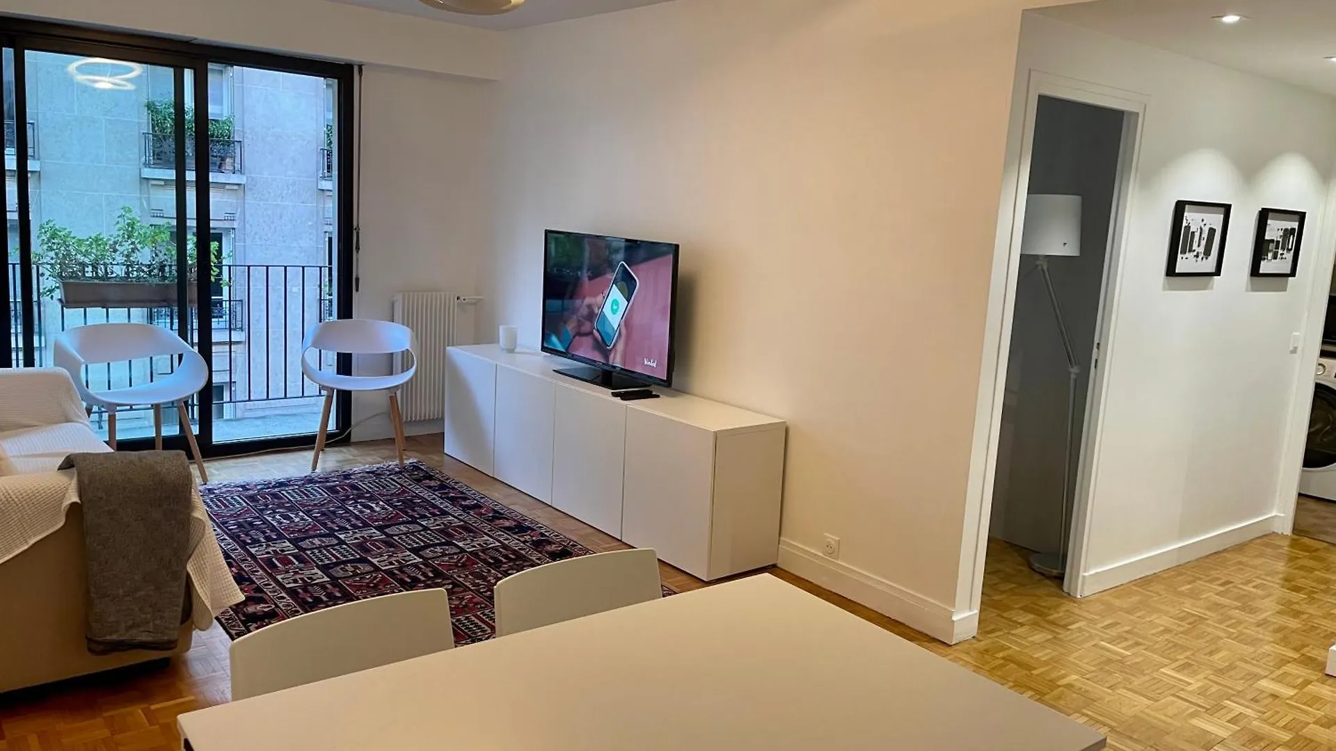 Great Apartment Near Eiffel Tower contacts